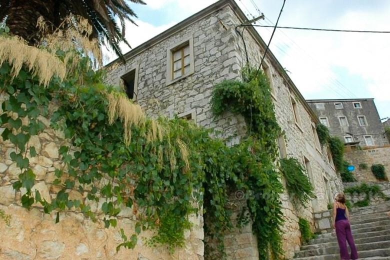 острова Ластово. Старый каменный дом