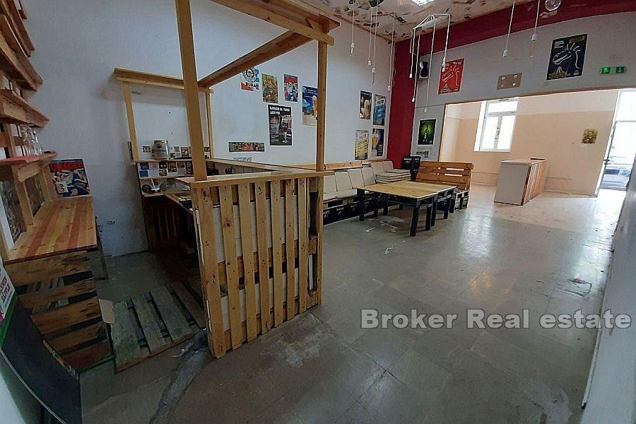 Split - Obchodní prostor na západním pobřeží Splitu