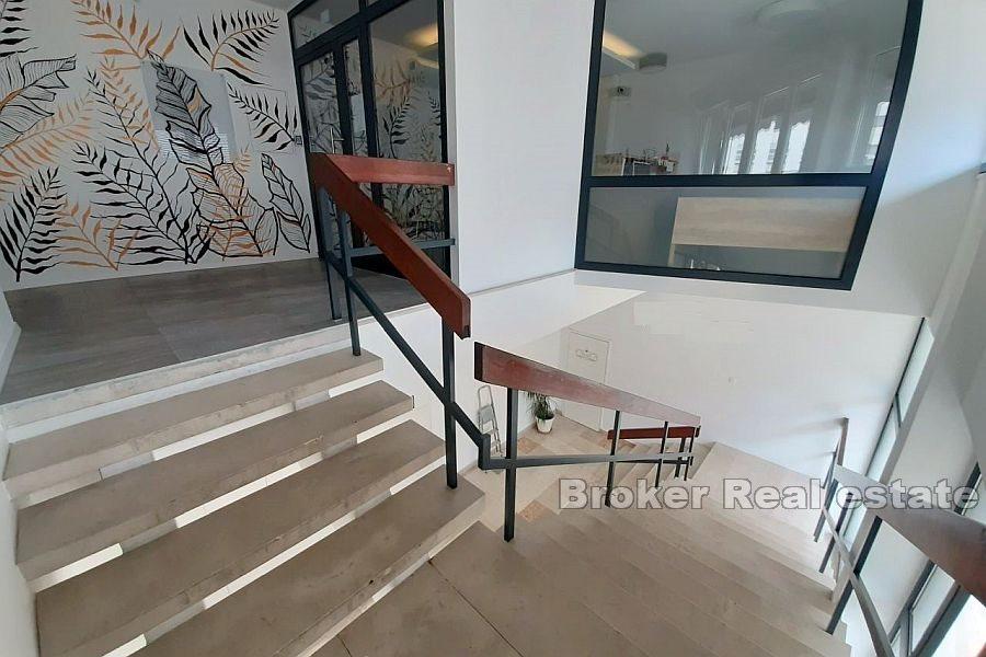 Split - Geschäftsraum im ersten Stock