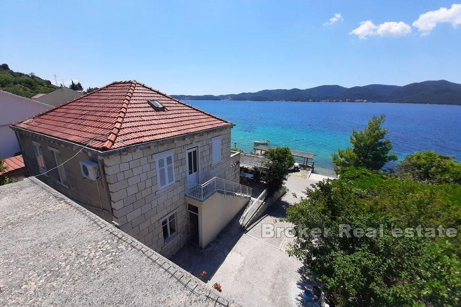 Peljesac - Kamienny dom pierwszy rząd do morza