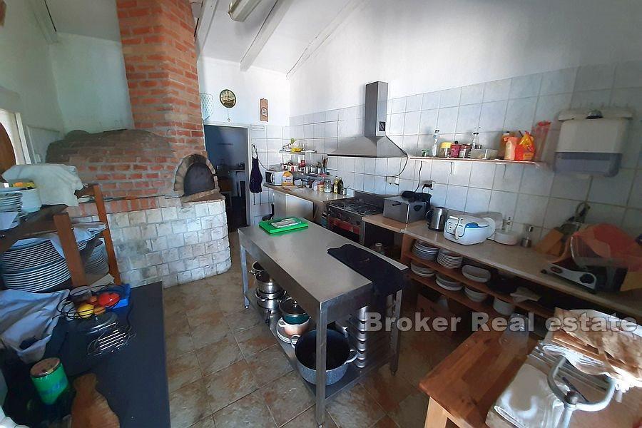 Peljesac - Kamienny dom pierwszy rząd do morza