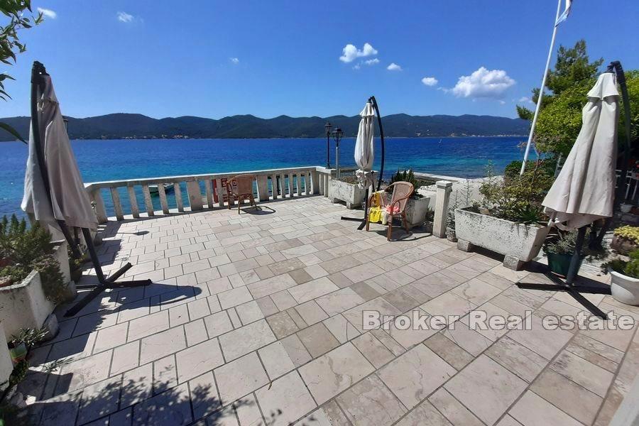 Peljesac - Restaurant au premier rang de la mer