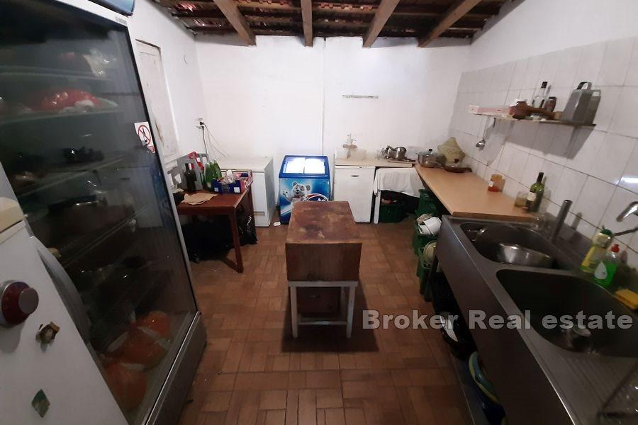 Peljesac - restaurace v první řadě k moři