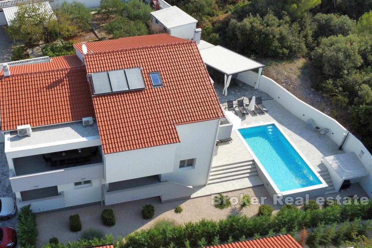 Near Sibenik - House with pool and sea view