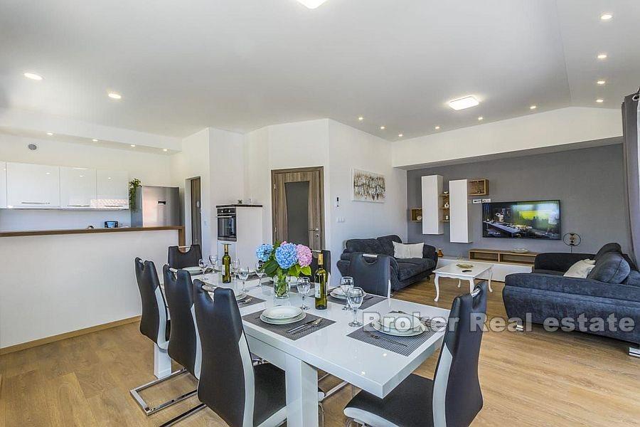 I nærheten av Sibenik - Hus med basseng og havutsikt