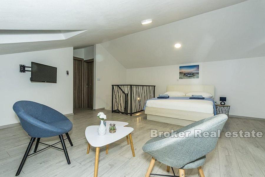 I nærheten av Sibenik - Hus med basseng og havutsikt