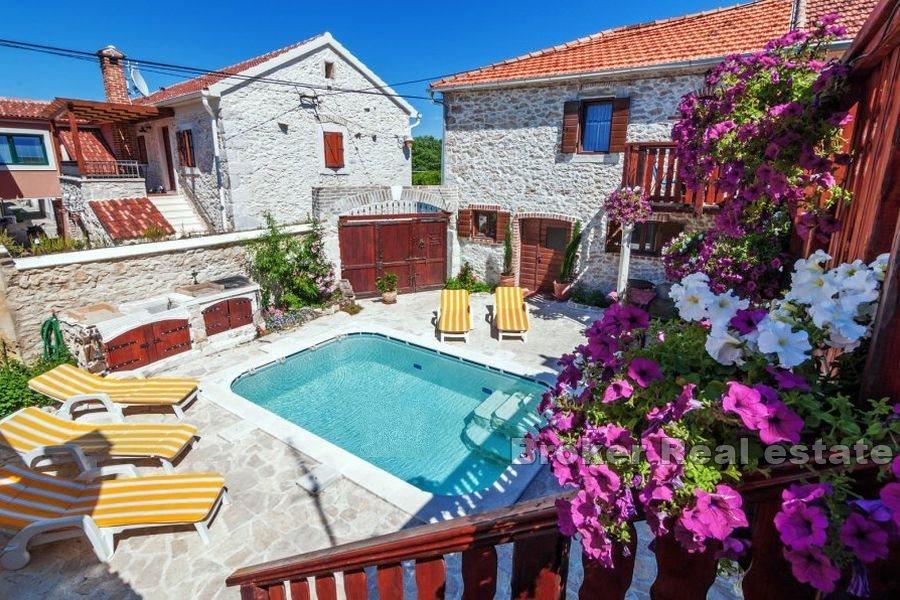 Zadar - Dom z apartamentami i basenem