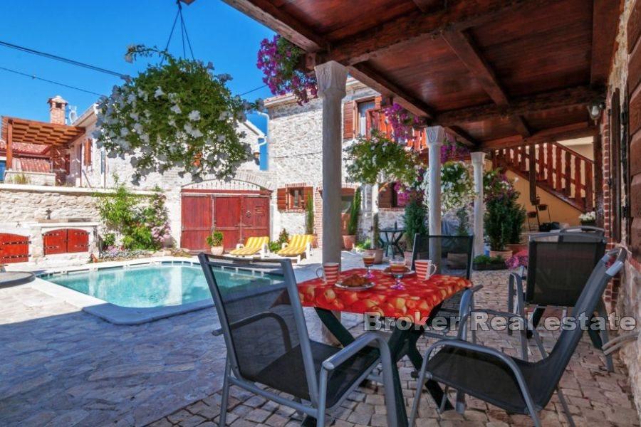 Zadar - Dom z apartamentami i basenem