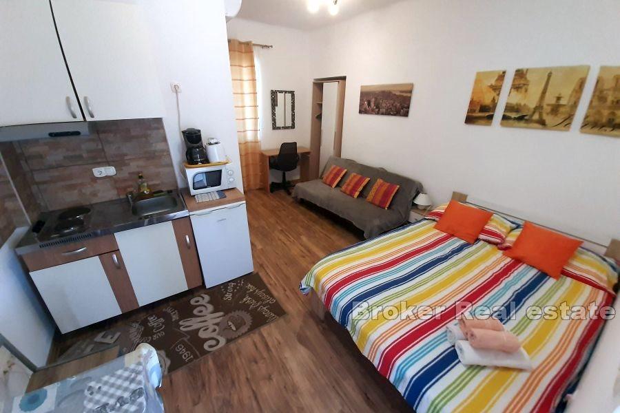 Zadar - Dom z apartamentami i basenem