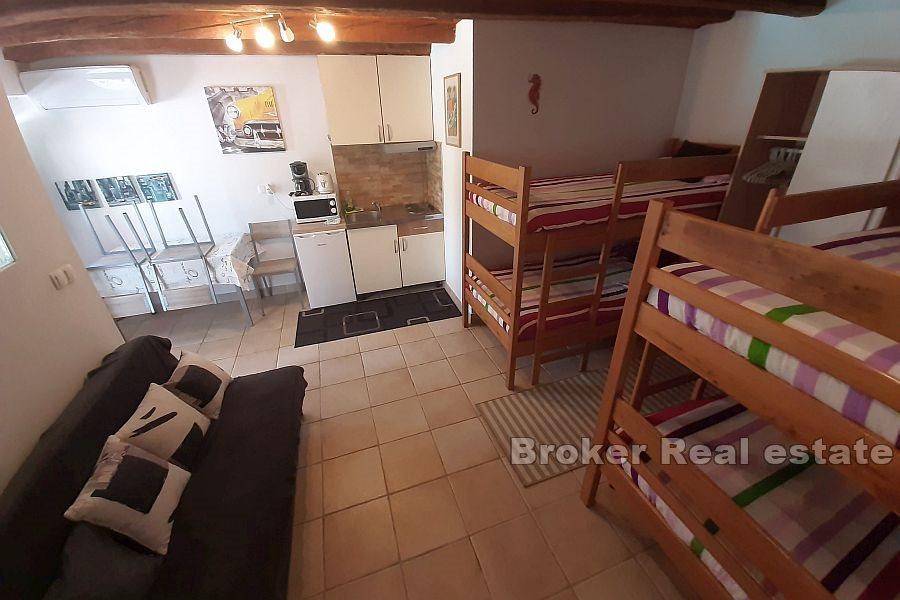 Zadar - Dom z apartamentami i basenem