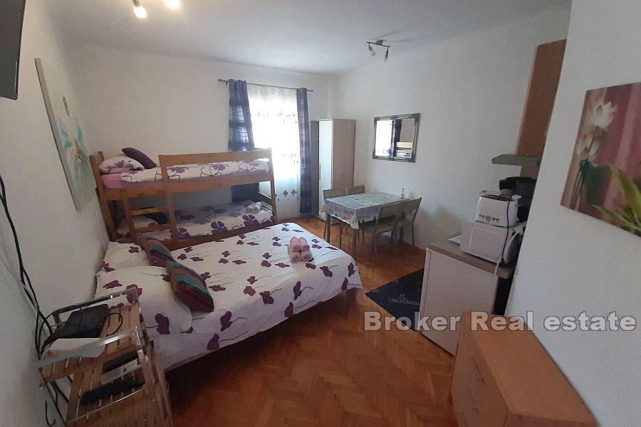 Zadar - Dom z apartamentami i basenem