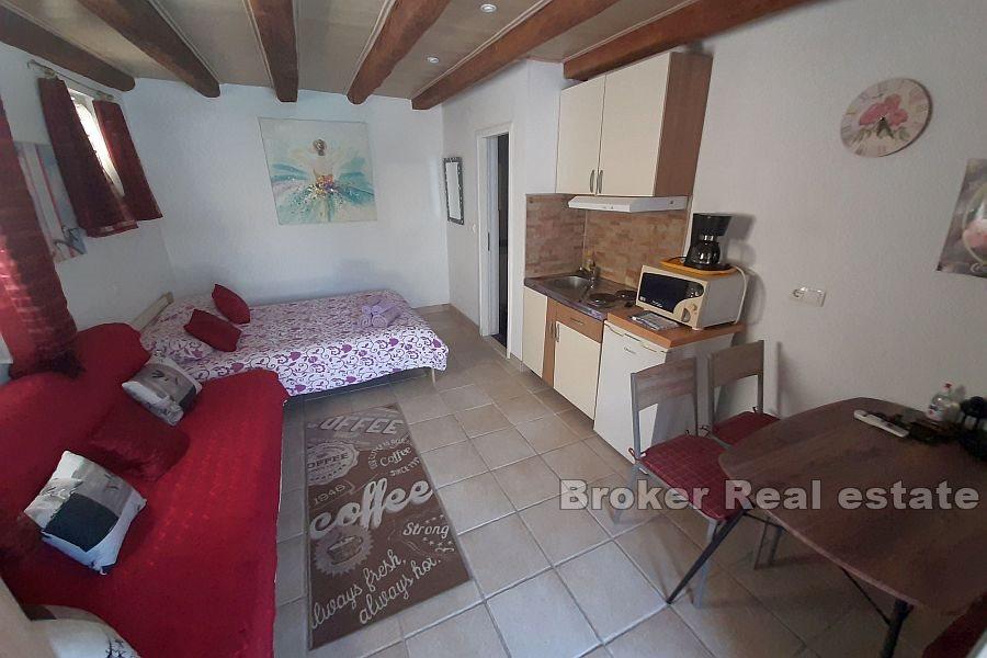 Zadar - Dom z apartamentami i basenem