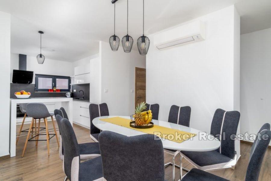 Blizina Omiša - Moderna vila s bazenom