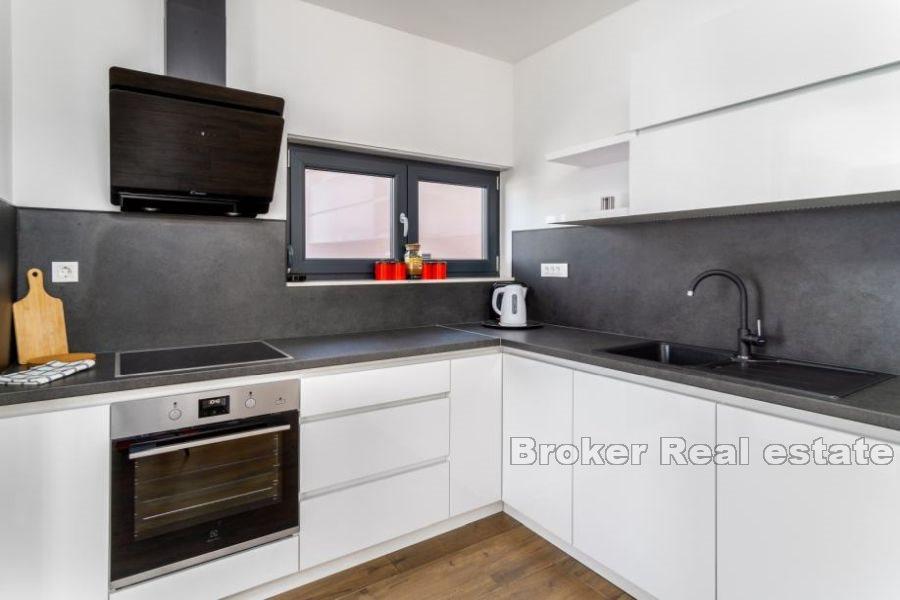 Blizina Omiša - Moderna vila s bazenom