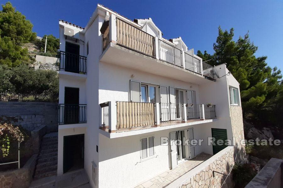 Riwiera Omis - Dom z apartamentami z widokiem na morze