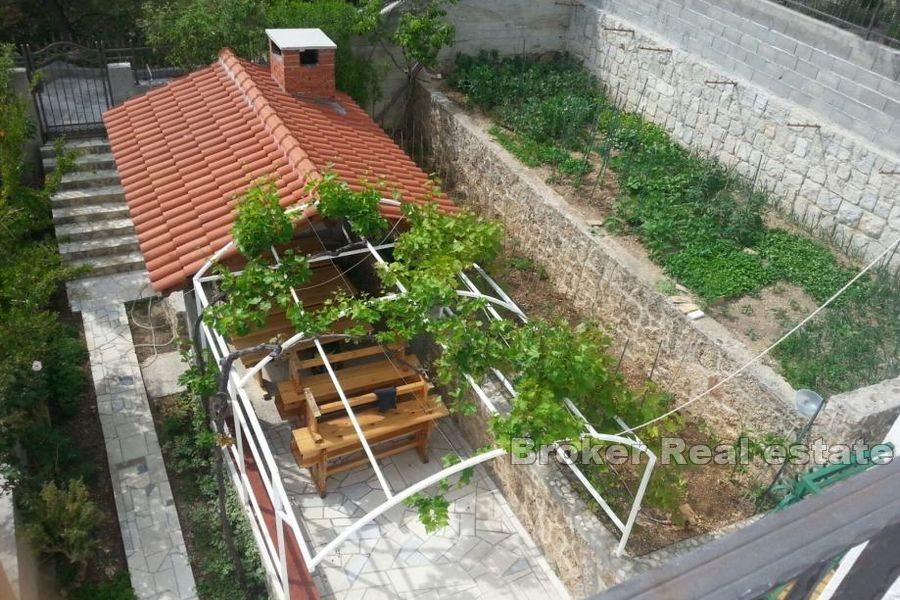 Riwiera Omis - Dom z apartamentami z widokiem na morze