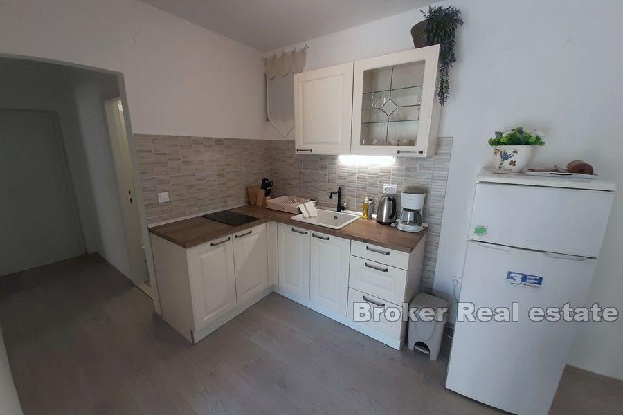 Riwiera Omis - Dom z apartamentami z widokiem na morze