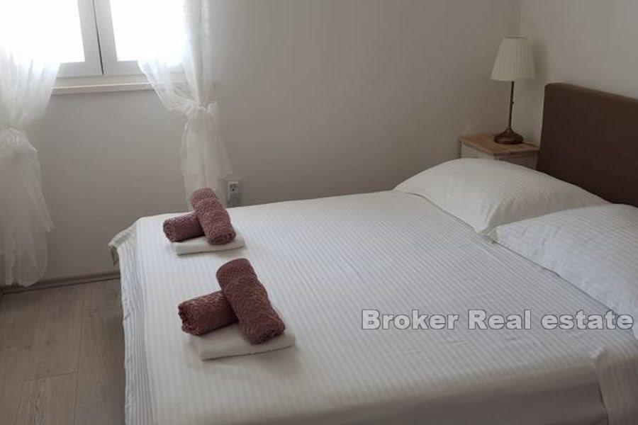 Riwiera Omis - Dom z apartamentami z widokiem na morze