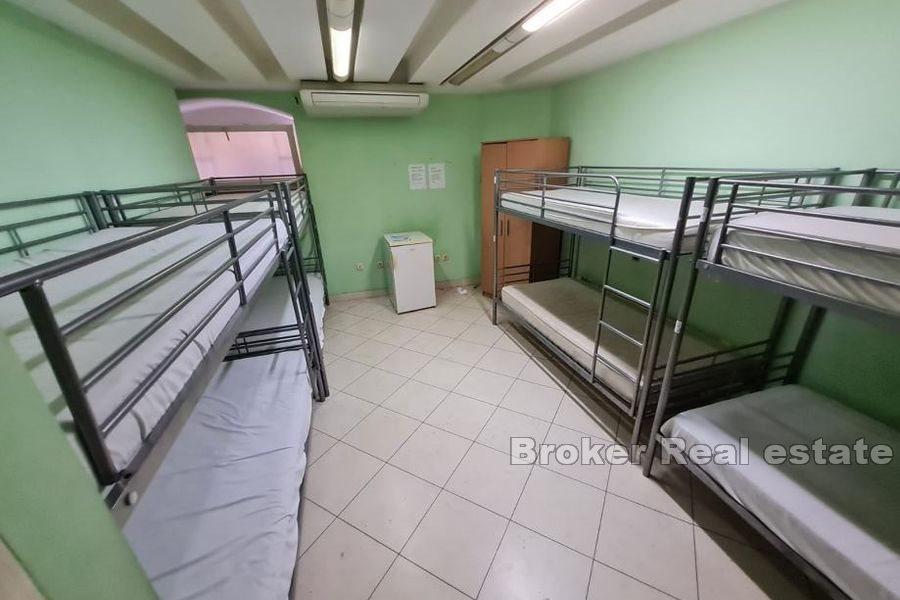 Split center - Two-storey business space