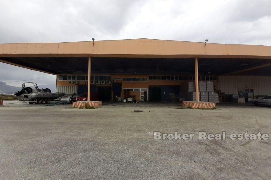 Split - Spacious storage and production space