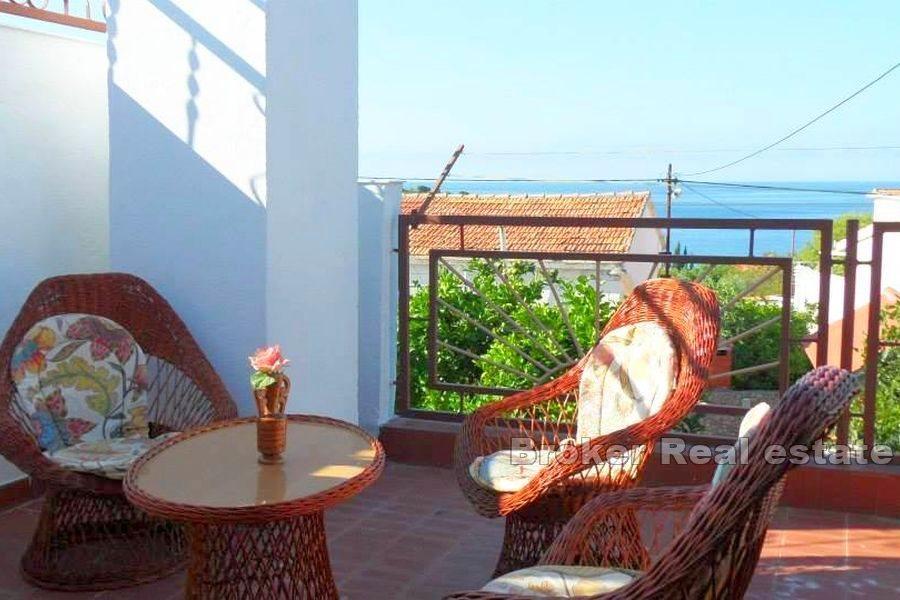 Drvenik - Steinhus med havutsikt