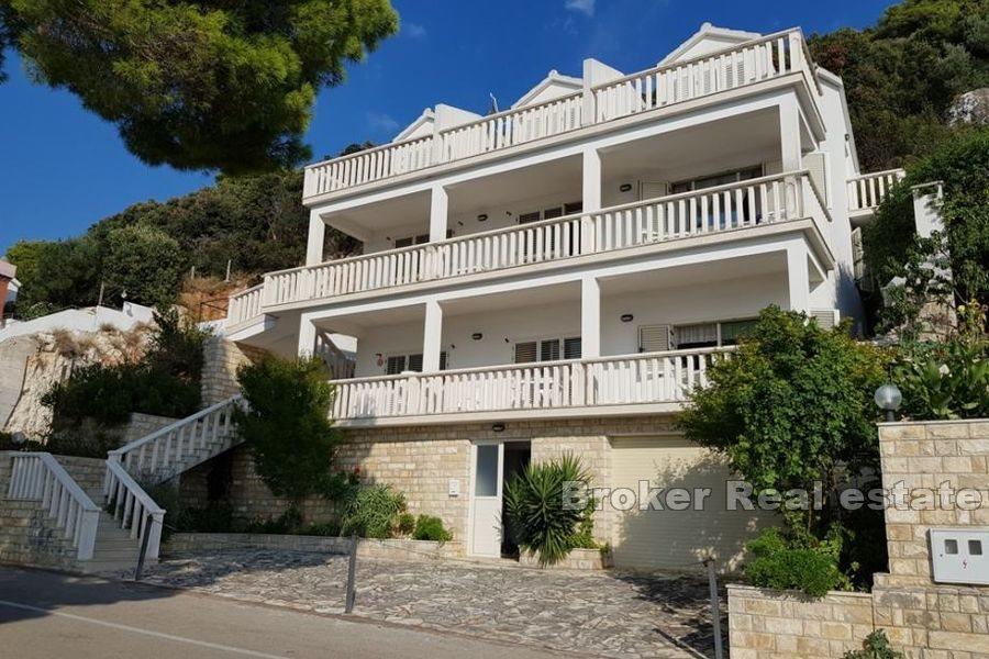 Ostrov Lastovo - Samostatně stojící apartmánový dům v první řadě u moře