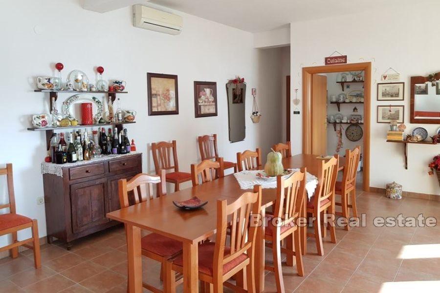 Ostrov Lastovo - Samostatně stojící apartmánový dům v první řadě u moře