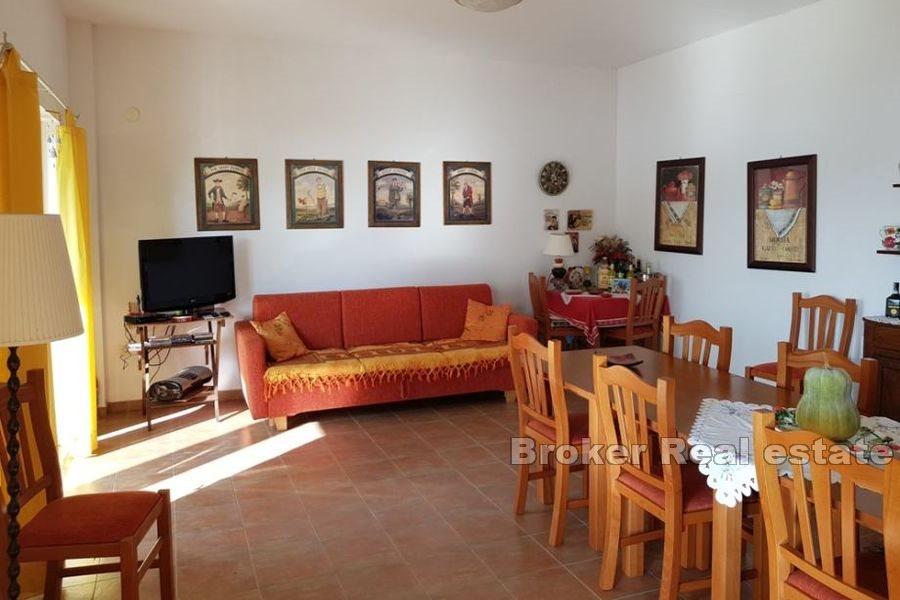 Ostrov Lastovo - Samostatně stojící apartmánový dům v první řadě u moře