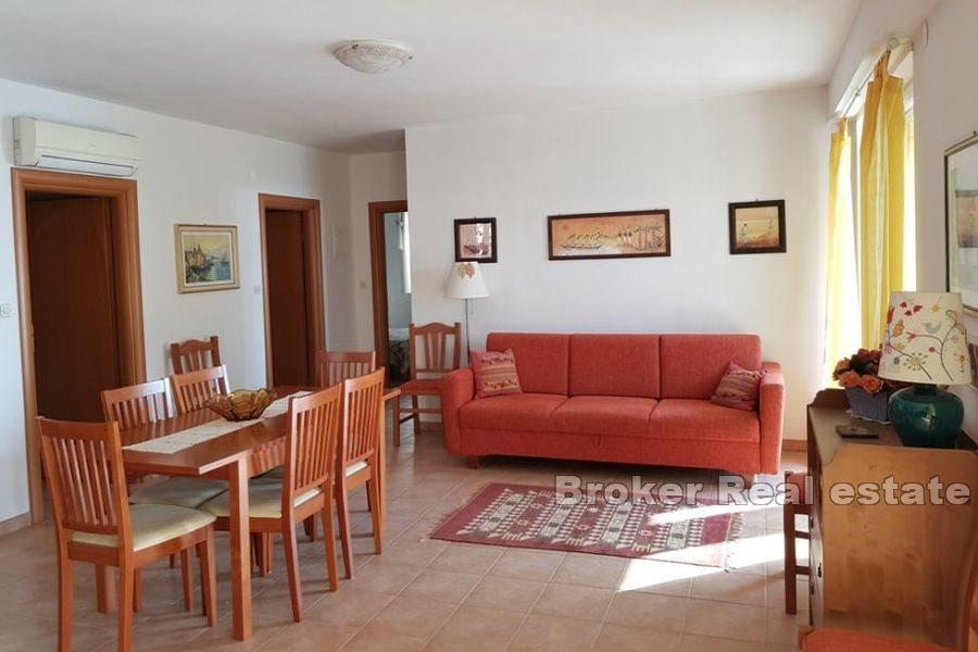 Ostrov Lastovo - Samostatně stojící apartmánový dům v první řadě u moře