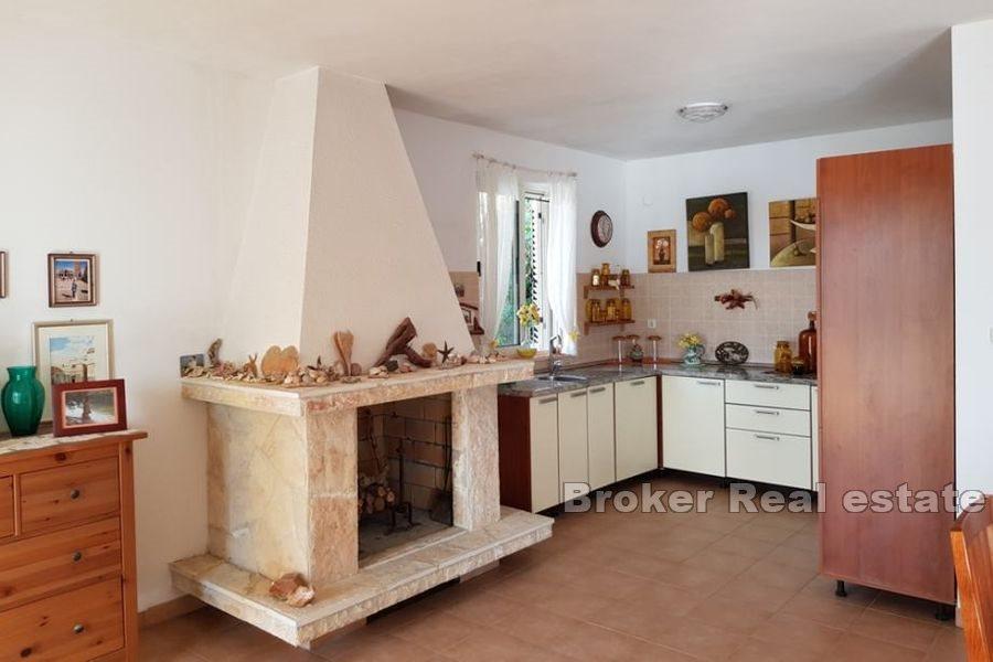 Ostrov Lastovo - Samostatně stojící apartmánový dům v první řadě u moře