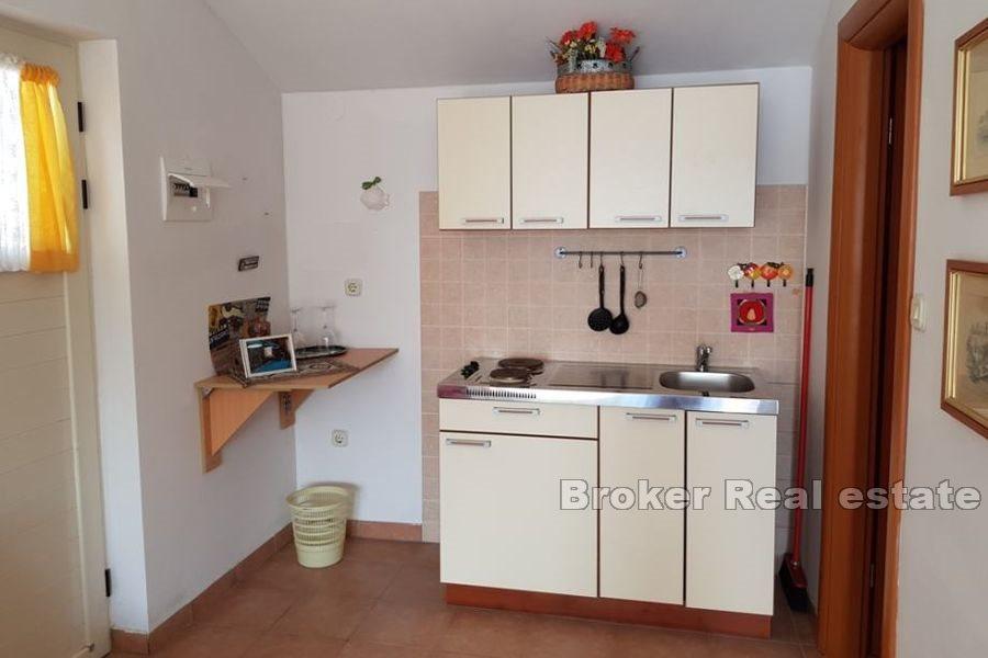 Ostrov Lastovo - Samostatně stojící apartmánový dům v první řadě u moře