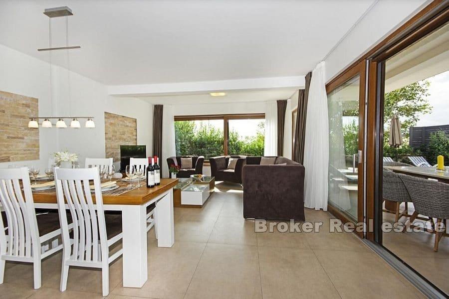 Makarska - Tomannsbolig med åpen havutsikt