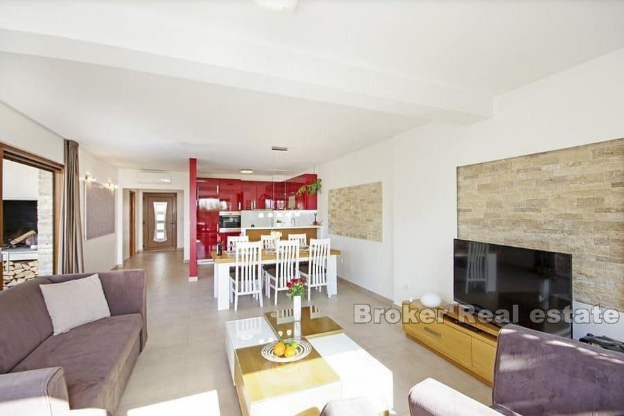 Makarska - Tomannsbolig med åpen havutsikt