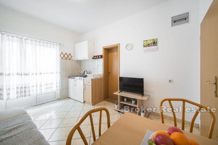 Makarska - Prostorný apartmánový dům v blízkosti moře