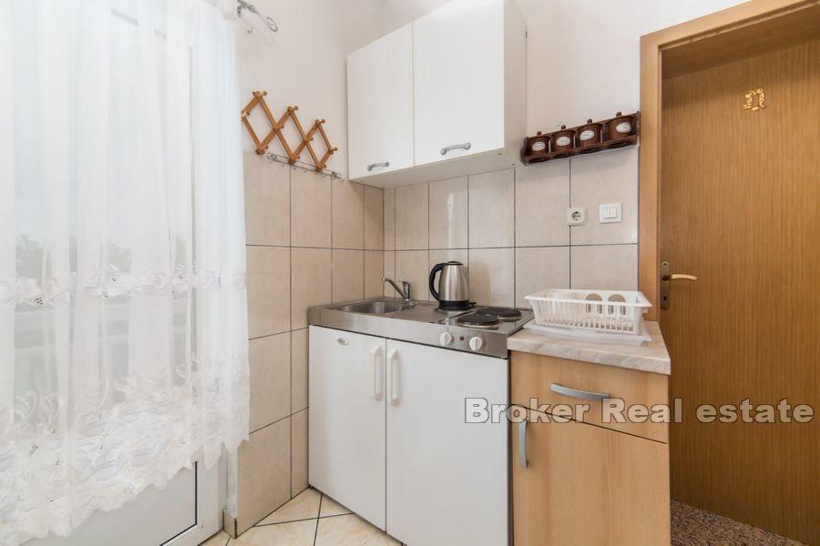 Makarska - Prostorný apartmánový dům v blízkosti moře