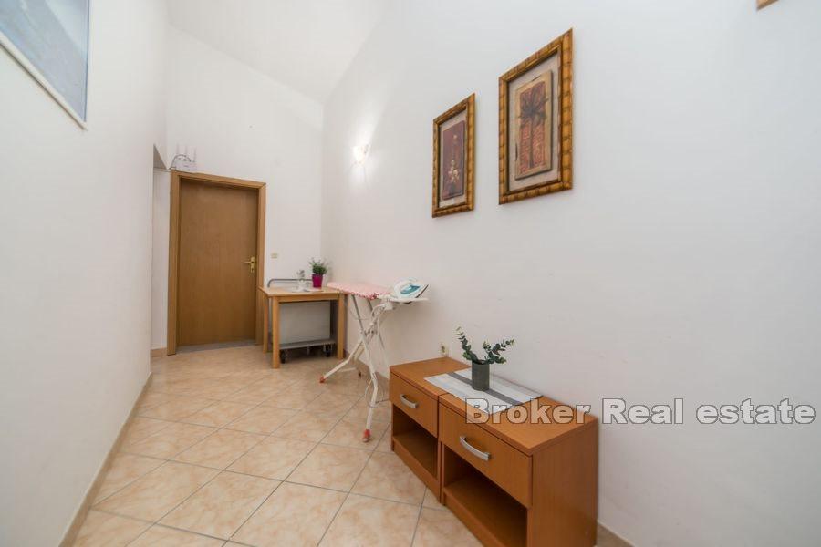 Makarska - Prostorný apartmánový dům v blízkosti moře