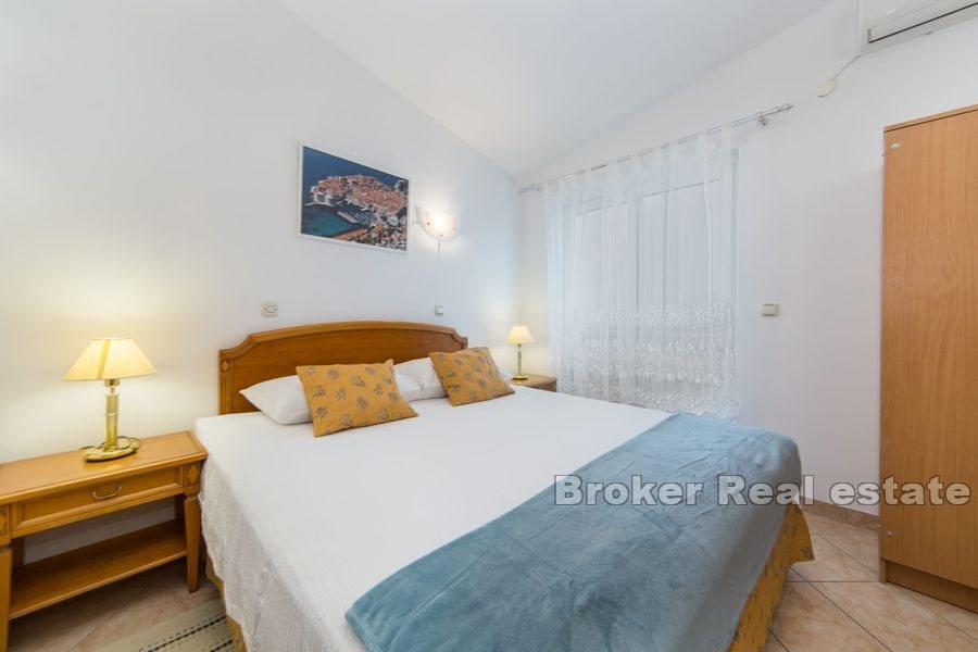 Makarska - Prostorný apartmánový dům v blízkosti moře