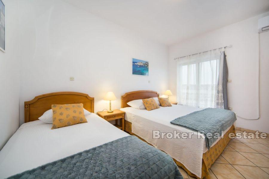 Makarska - Prostorný apartmánový dům v blízkosti moře