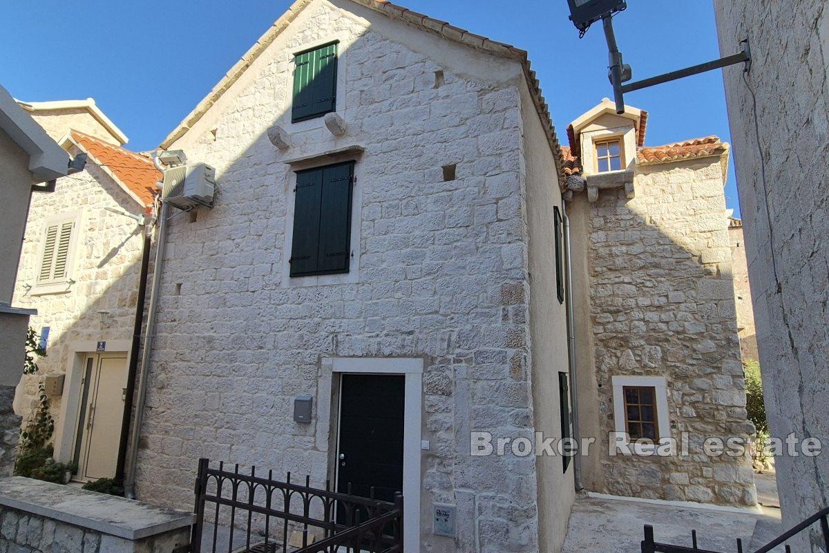 Maison traditionnelle dalmate rénovée près de la mer