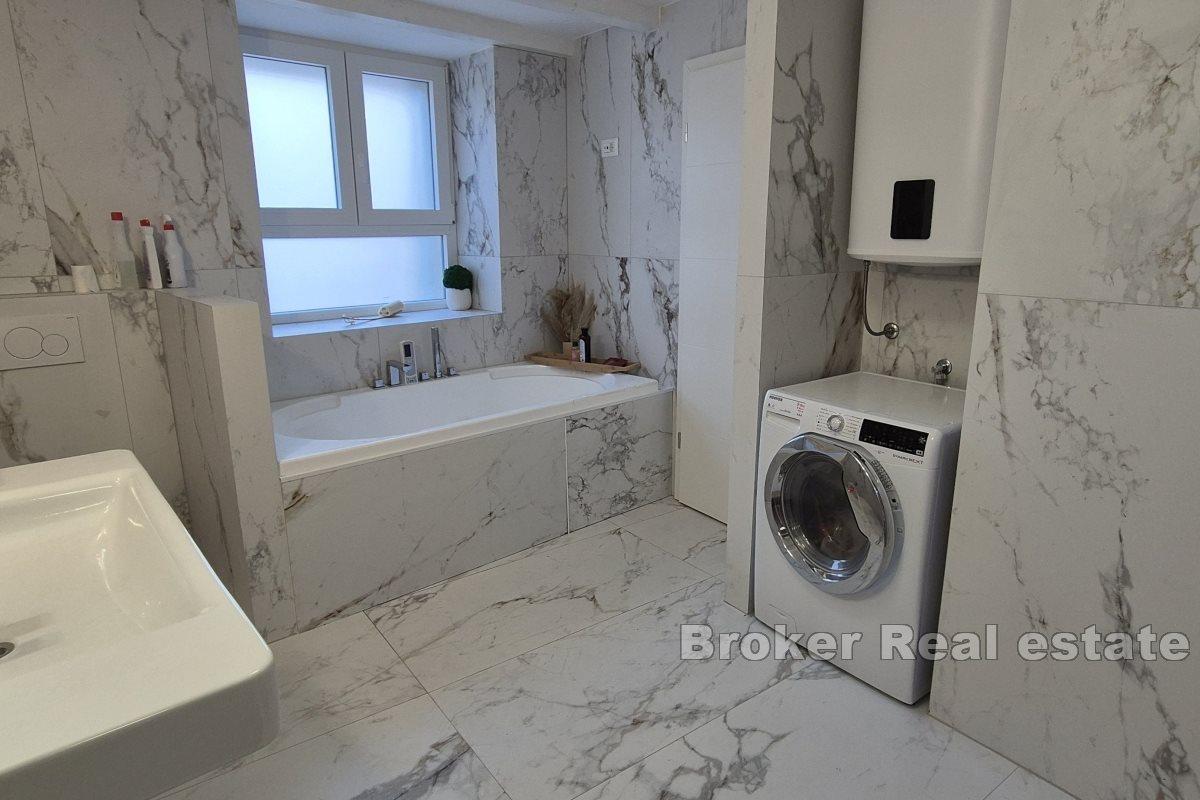 Renovert tradisjonelt dalmatisk hus nær sjøen