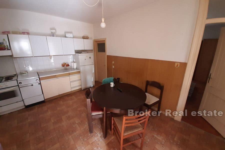 Остров Вис - Каменный дом на 4 этажа в центре острова