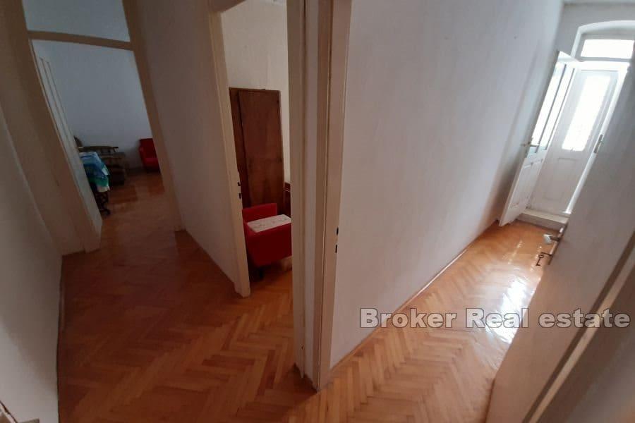 Остров Вис - Каменный дом на 4 этажа в центре острова