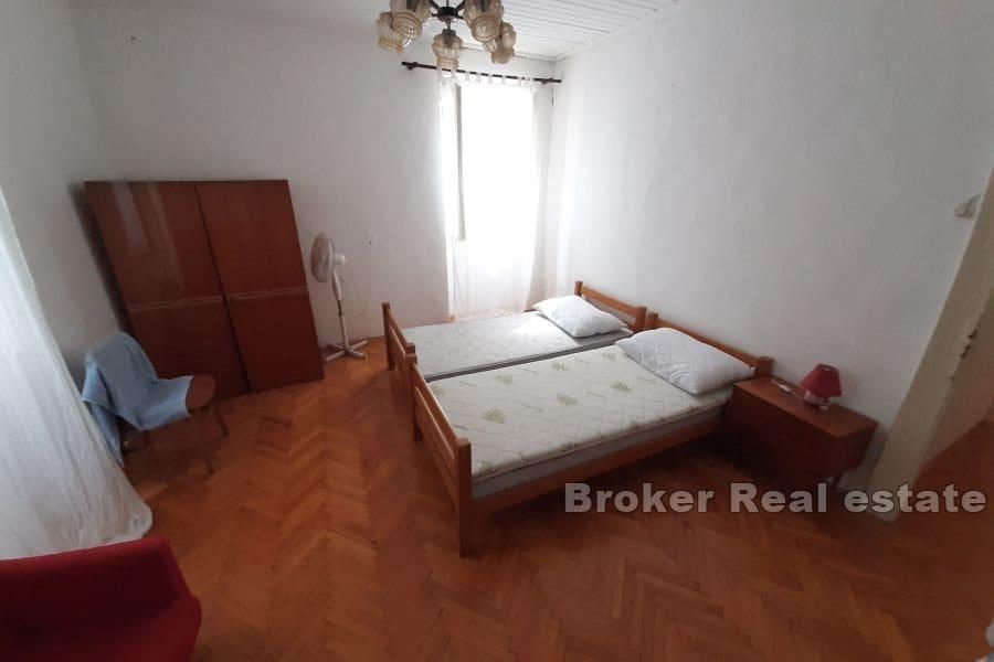 Остров Вис - Каменный дом на 4 этажа в центре острова