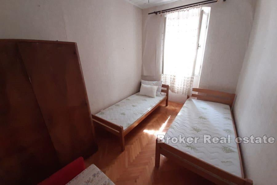 Остров Вис - Каменный дом на 4 этажа в центре острова