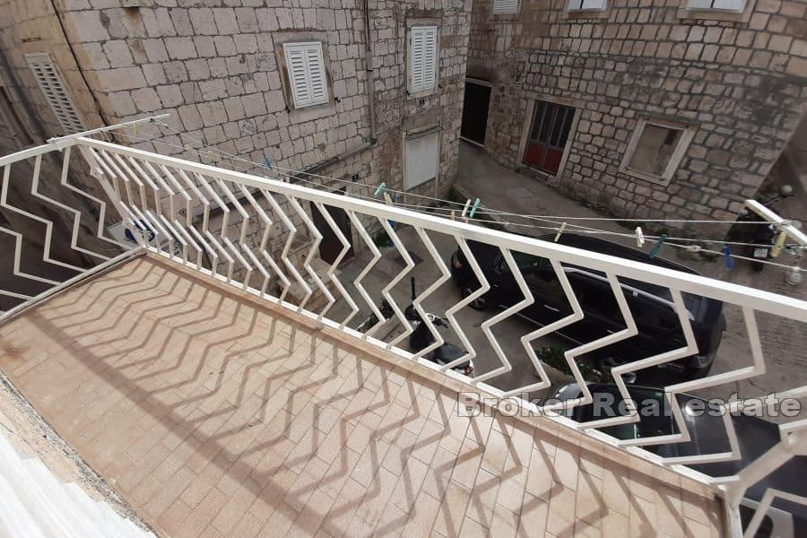 Остров Вис - Каменный дом на 4 этажа в центре острова