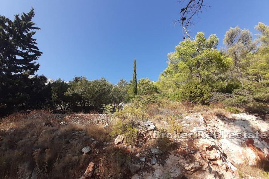 Ön Hvar - Byggnadsmark på södra sidan av ön