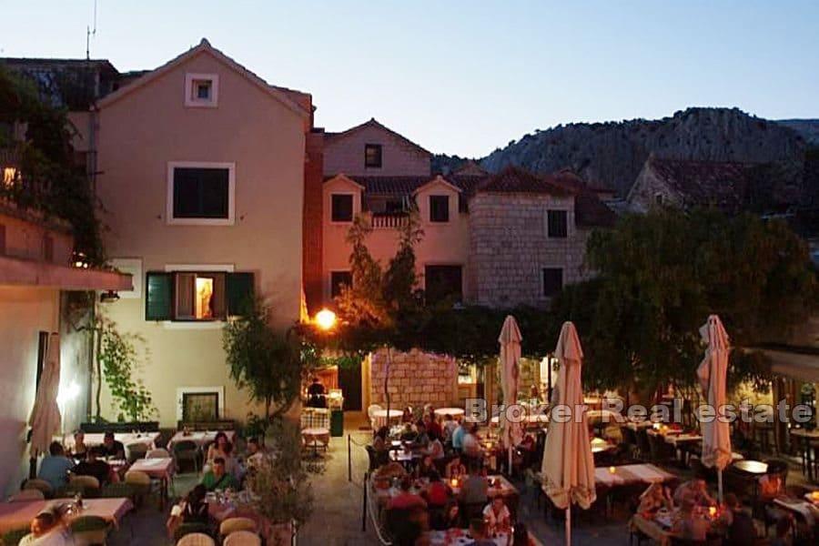 Omiš - Restaurace ve starém městě