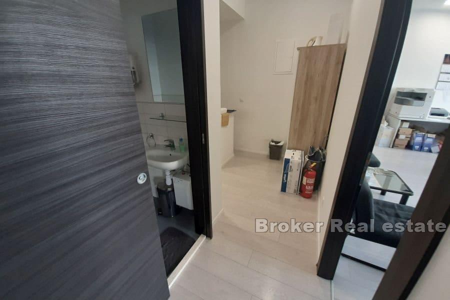 Split - Trstenik, kontorlokaler i en travel beliggenhet