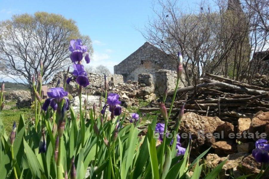 Ostrov Hvar - Stavební pozemek se zříceninou