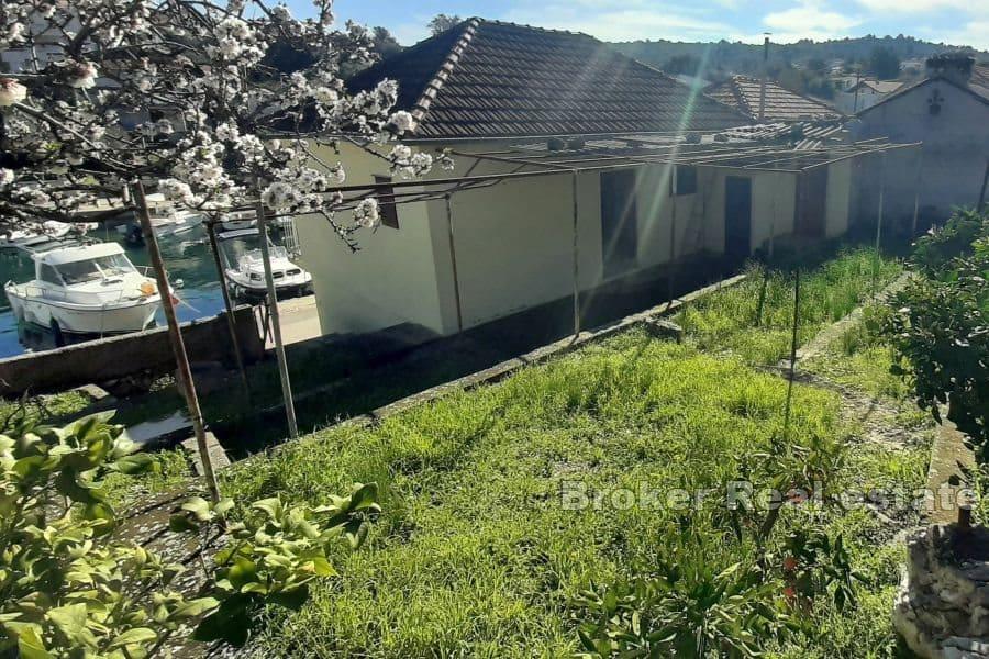 Rogoznica - Maisons en bord de mer, à adapter
